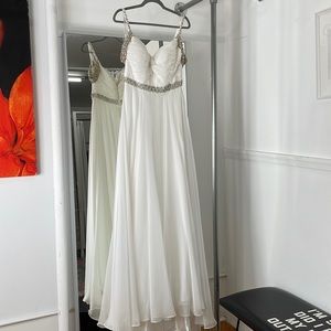 SHERRI HILL IVORY / off the shoulder chiffon dress